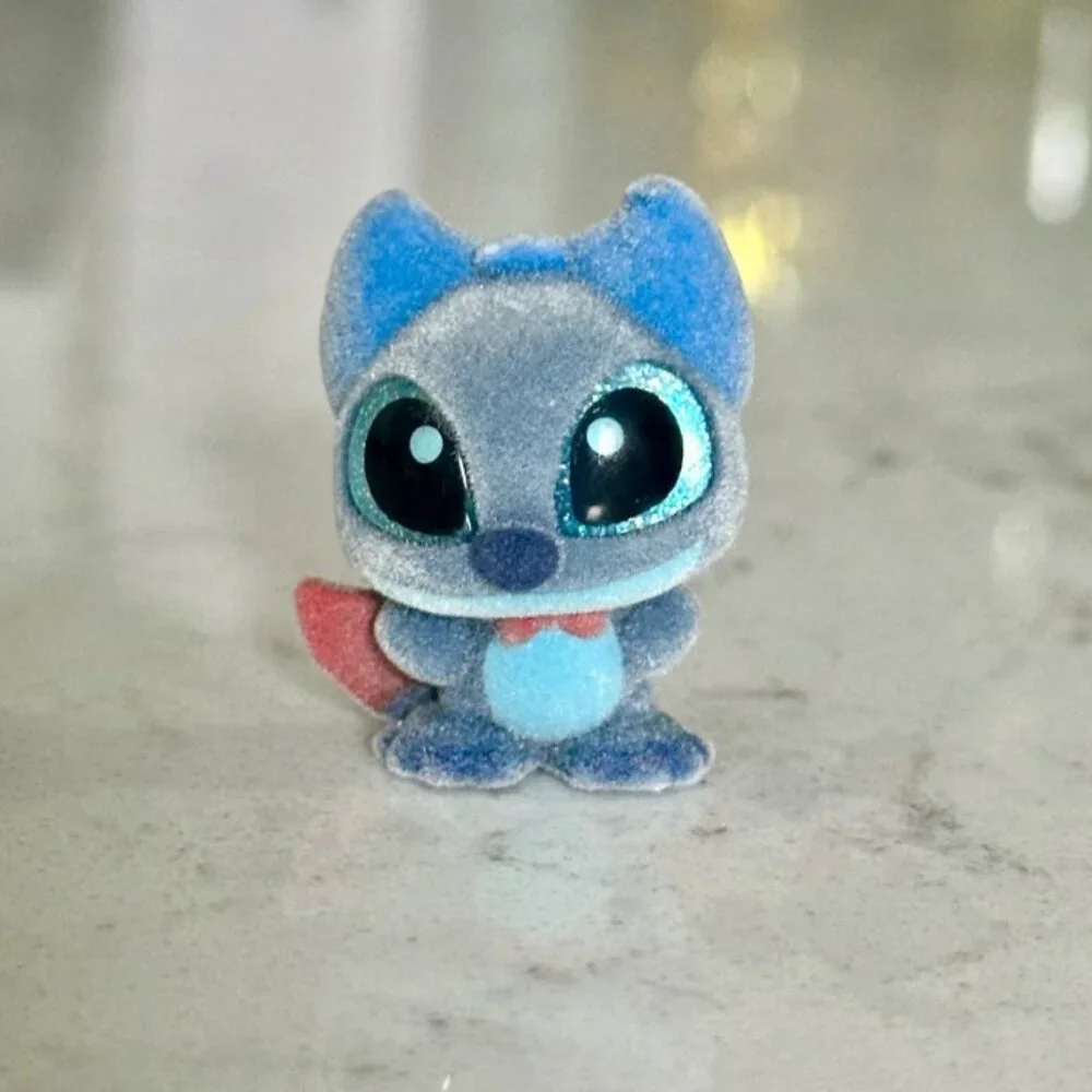 EXCLUSIVE Flocked Hero Stitch w/ Cape Disney Doorables